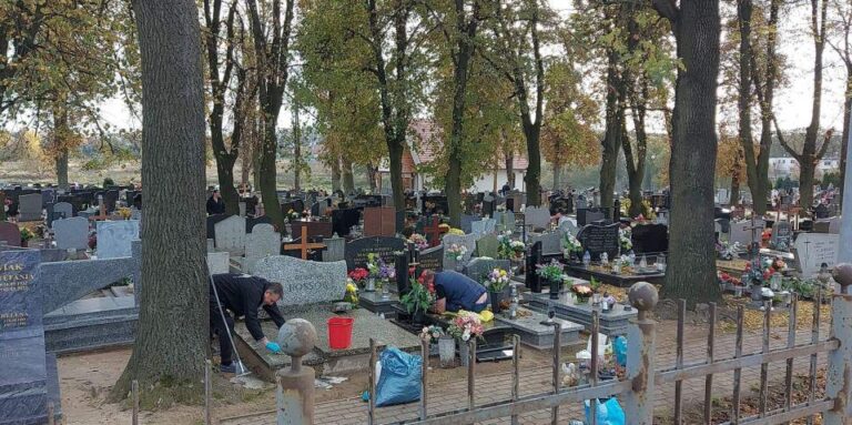 cmentarz w Komornikach